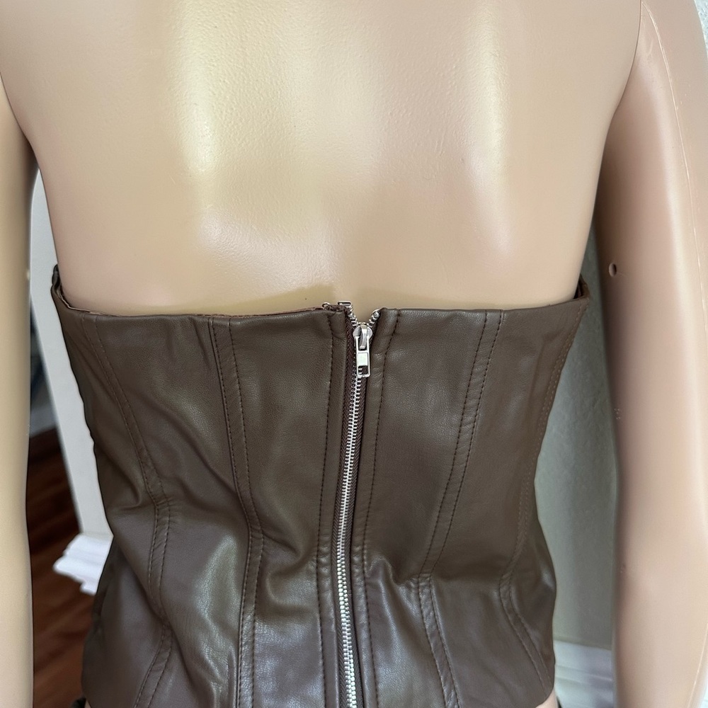 SALTY STRAPLESS TOP FAUX LEATHER​ - Picture 5 of 6